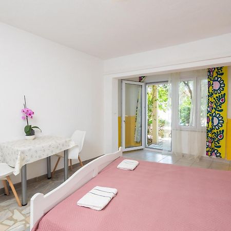 Apartments Roza Оміш Екстер'єр фото