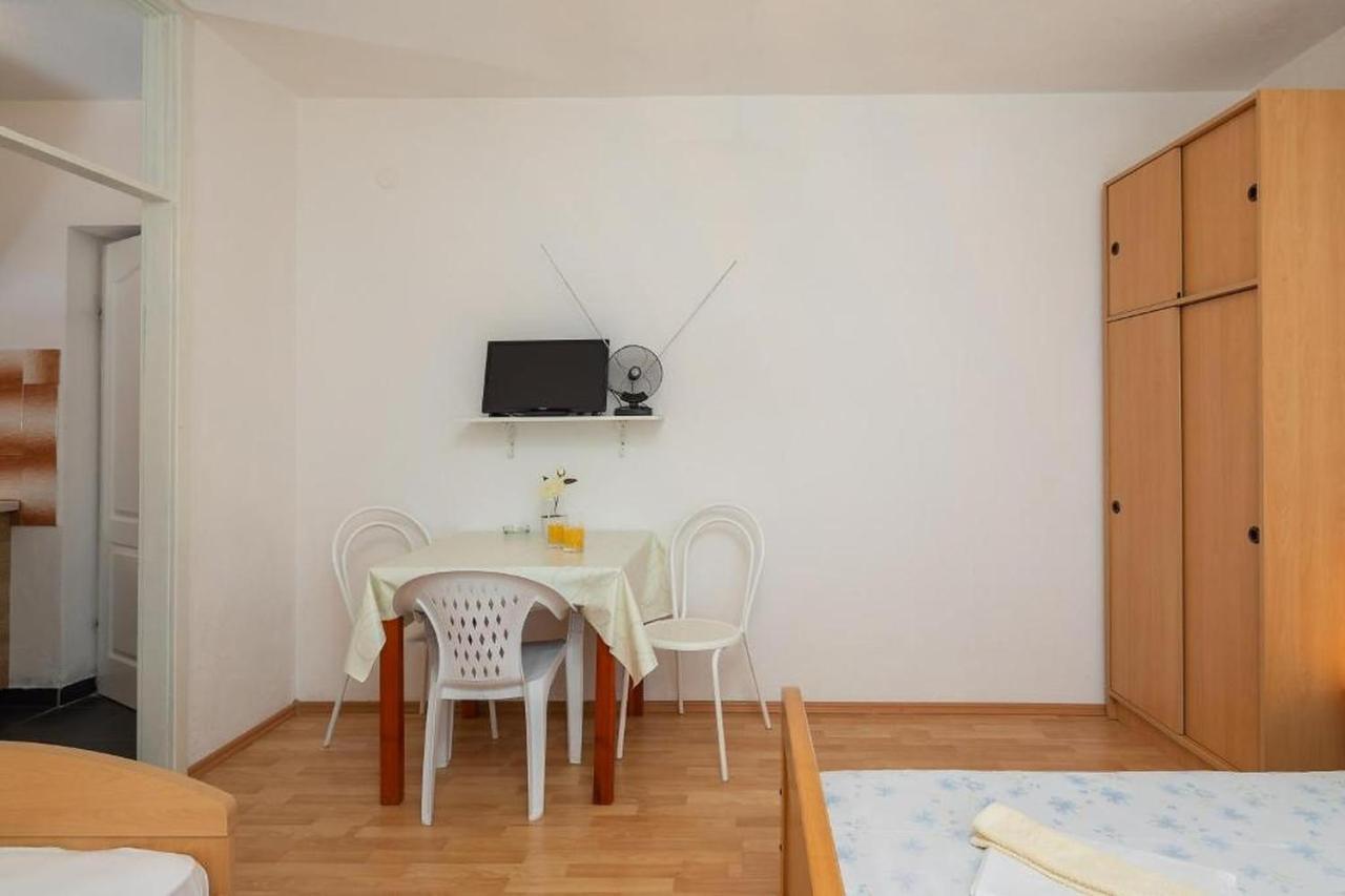 Apartments Roza Оміш Екстер'єр фото