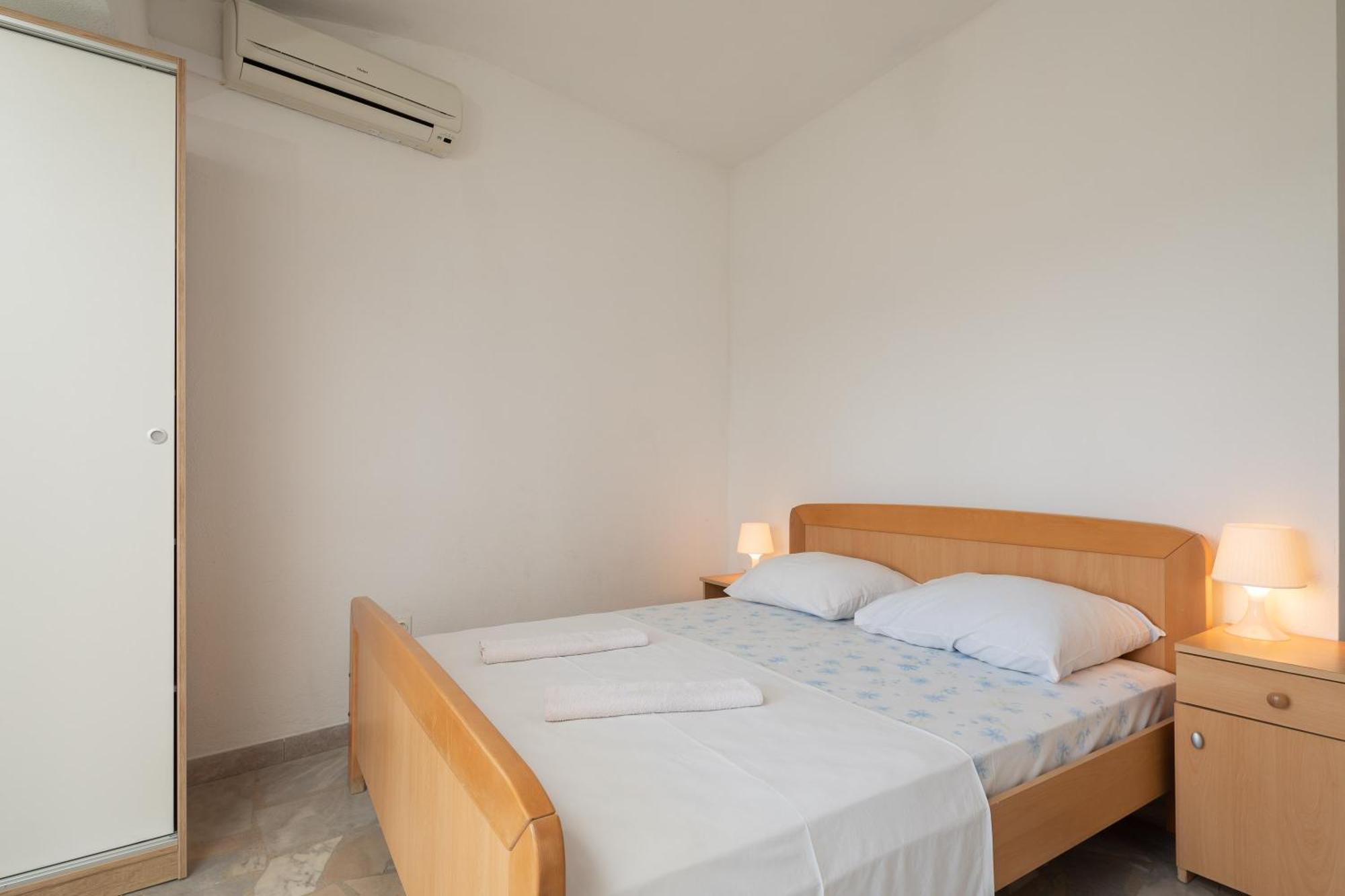Apartments Roza Оміш Екстер'єр фото
