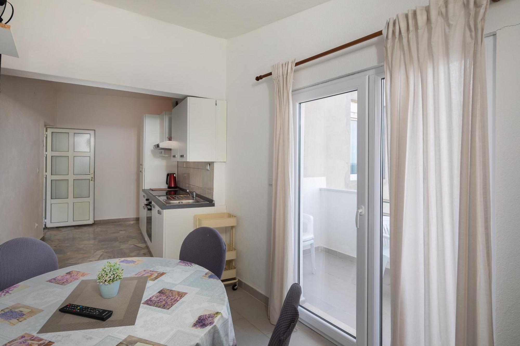 Apartments Roza Оміш Екстер'єр фото