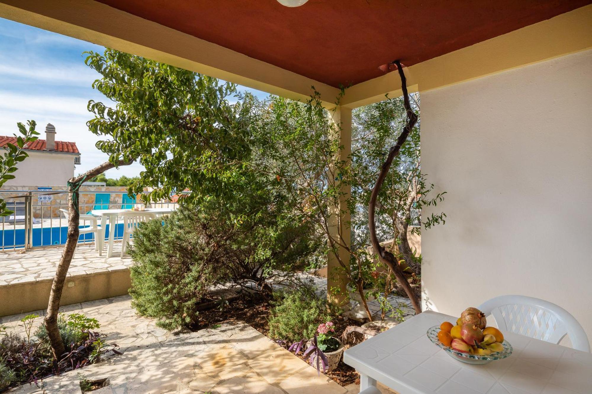 Apartments Roza Оміш Екстер'єр фото