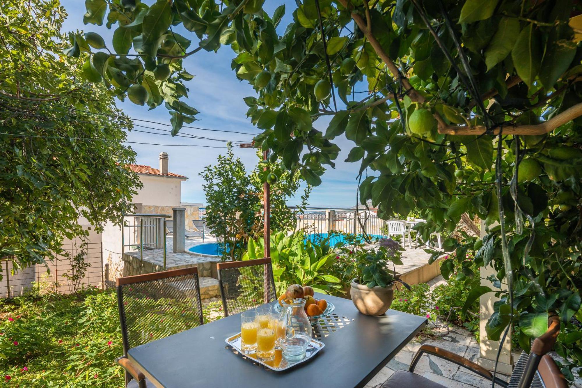Apartments Roza Оміш Екстер'єр фото