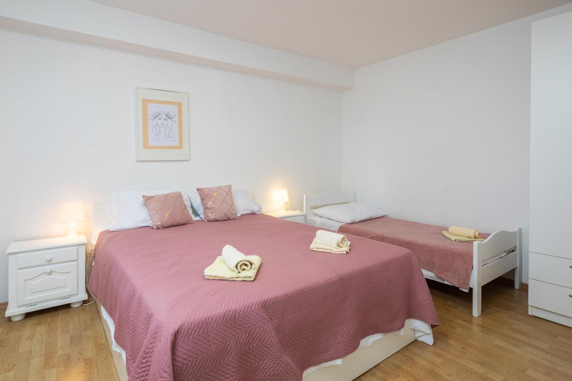 Apartments Roza Оміш Екстер'єр фото
