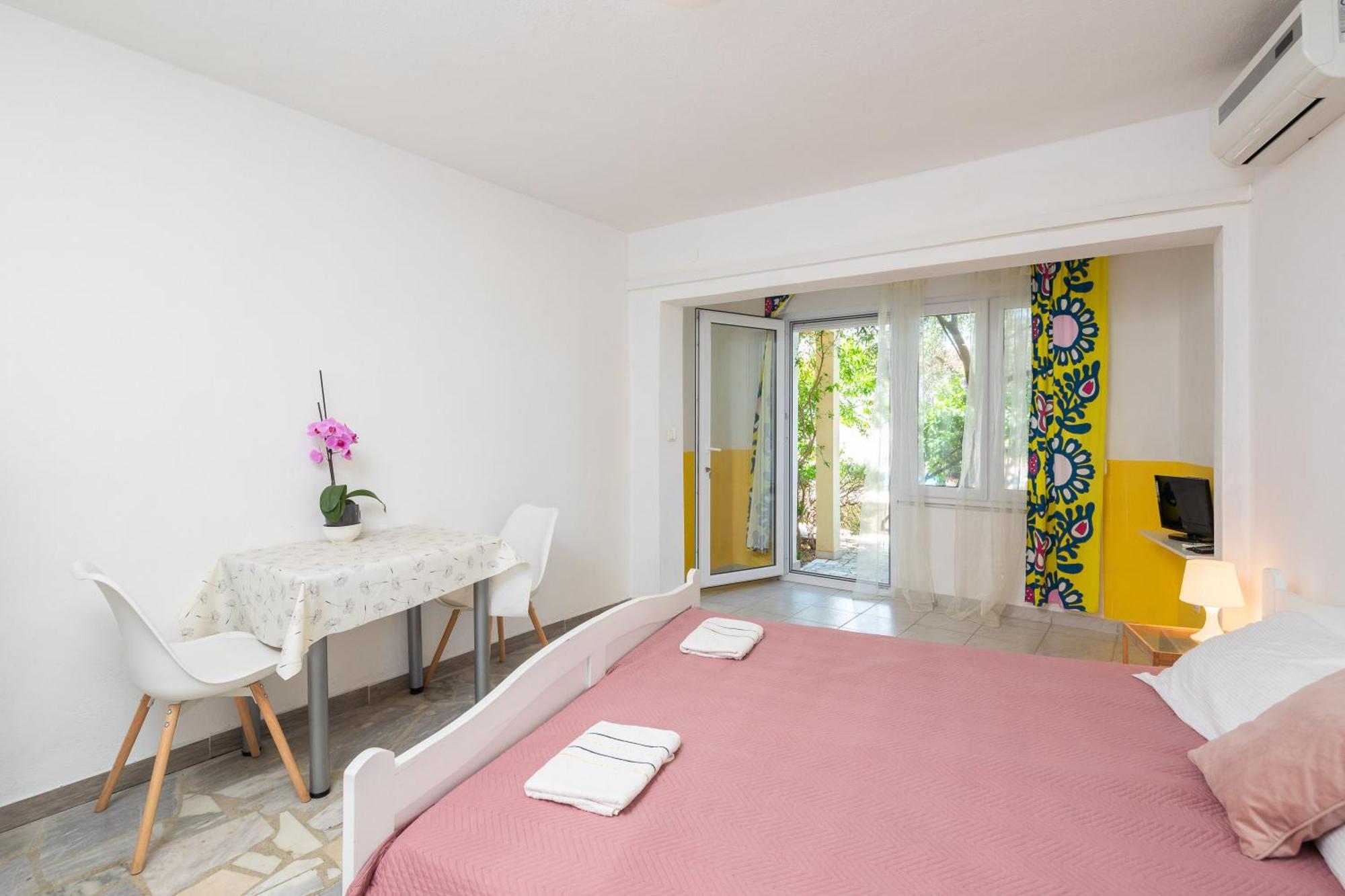 Apartments Roza Оміш Екстер'єр фото