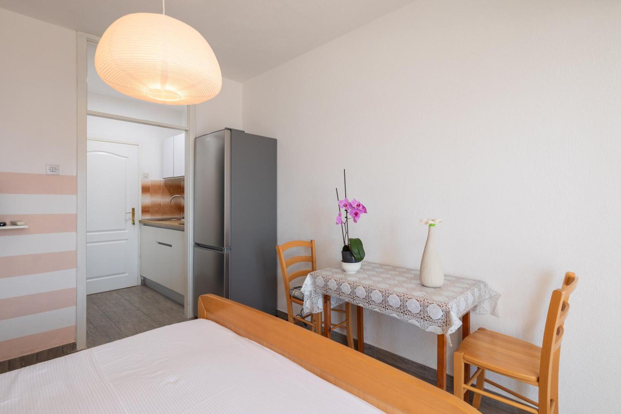 Apartments Roza Оміш Екстер'єр фото