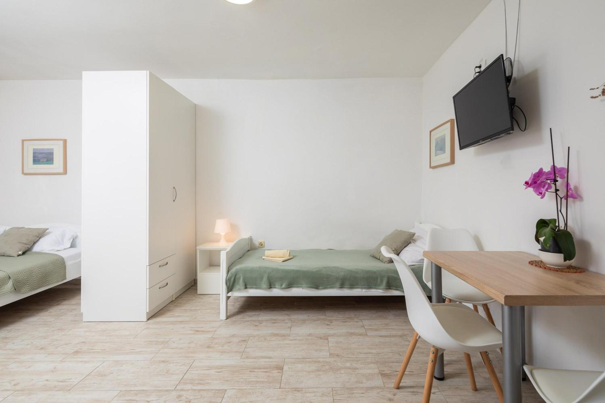 Apartments Roza Оміш Екстер'єр фото