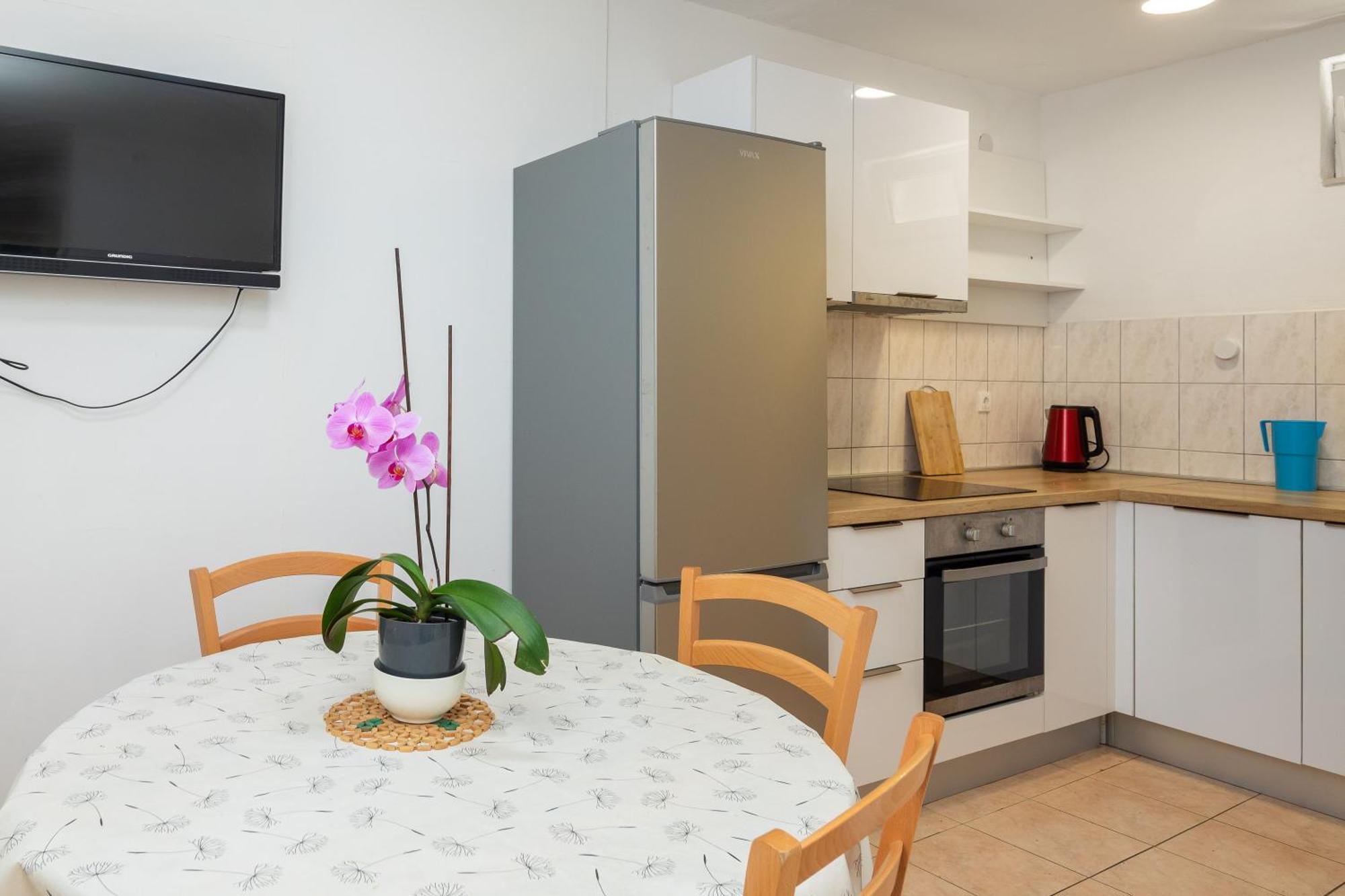 Apartments Roza Оміш Екстер'єр фото