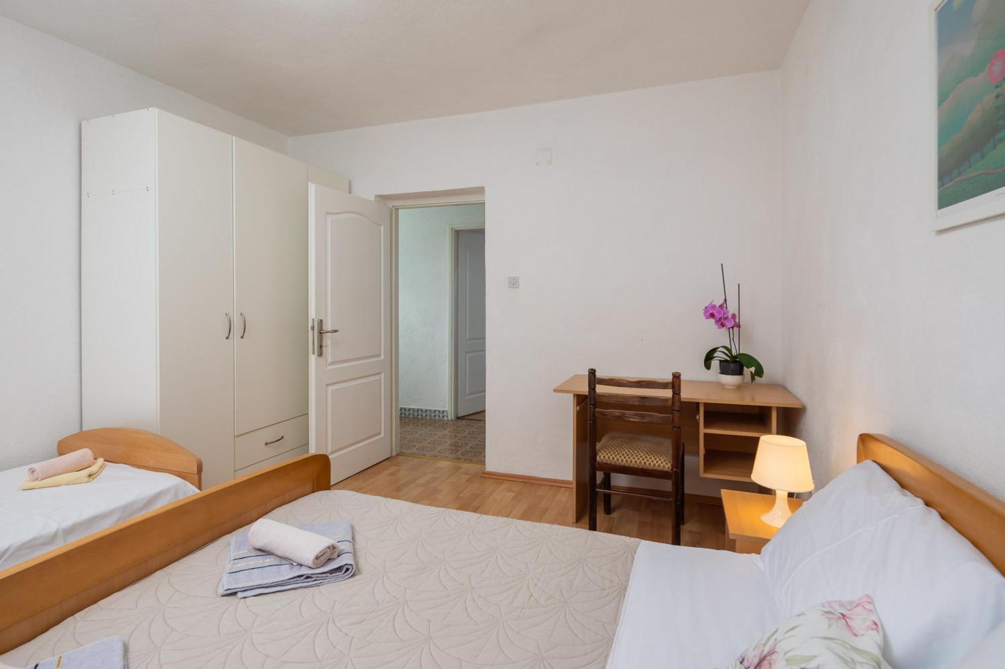 Apartments Roza Оміш Екстер'єр фото