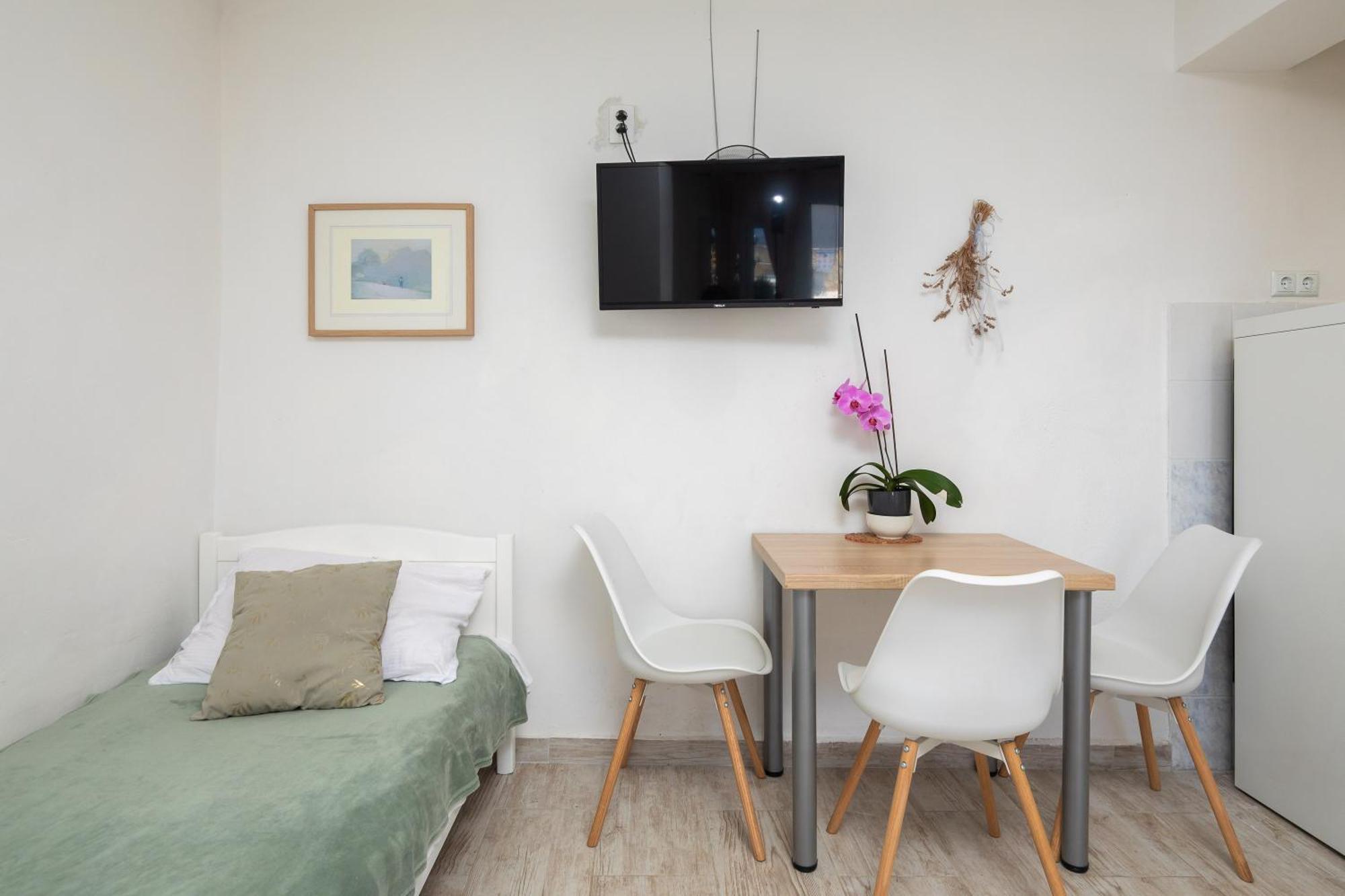 Apartments Roza Оміш Екстер'єр фото