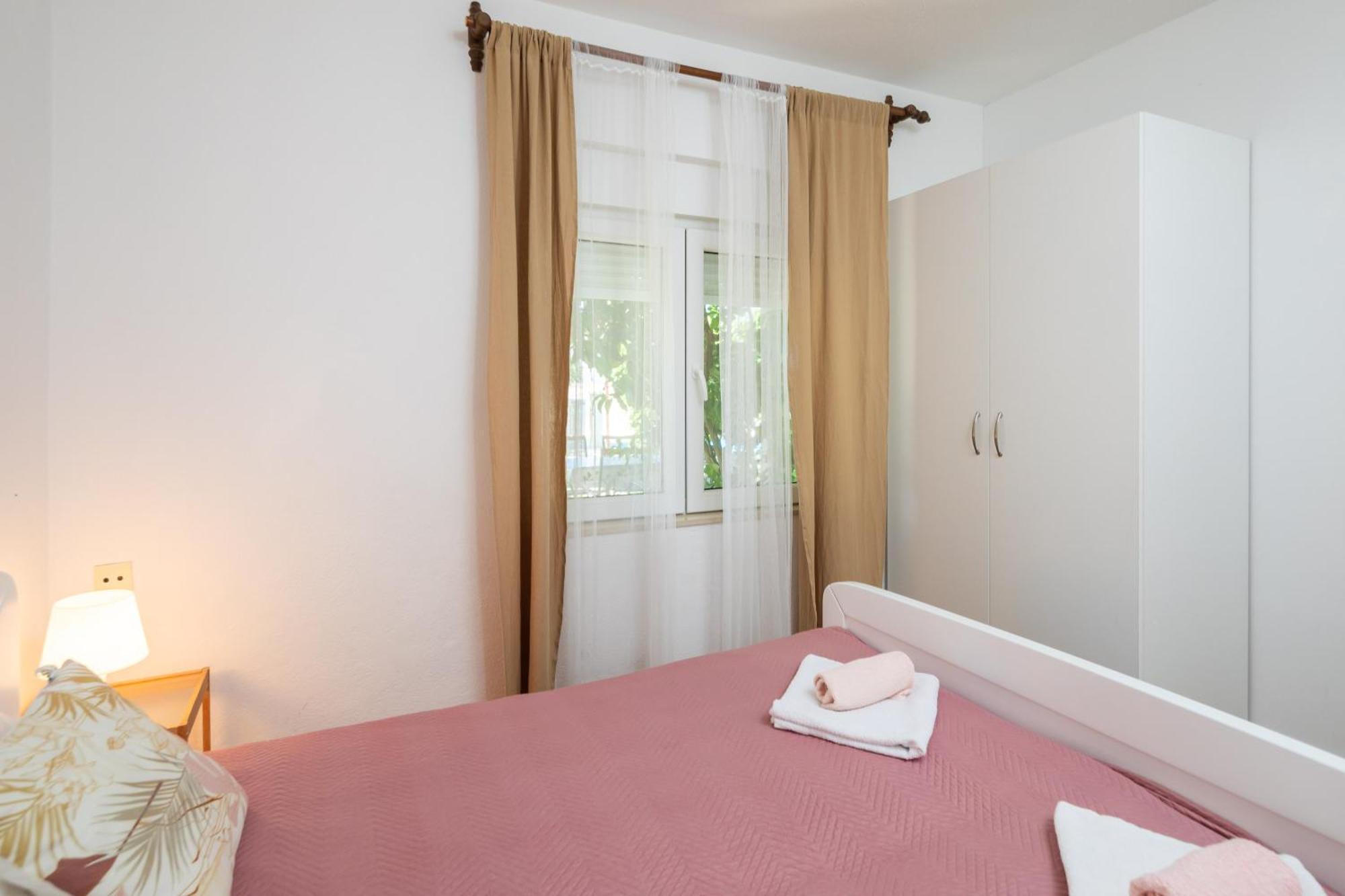 Apartments Roza Оміш Екстер'єр фото