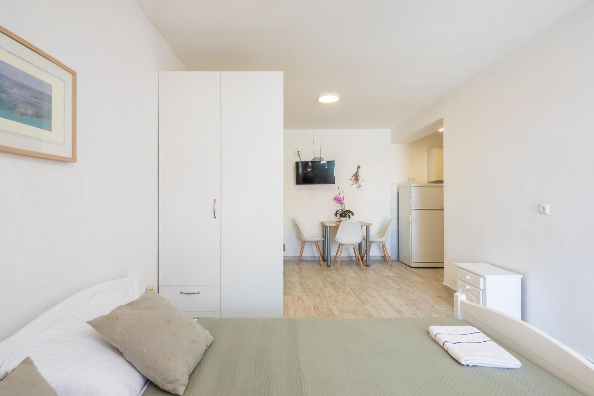 Apartments Roza Оміш Екстер'єр фото