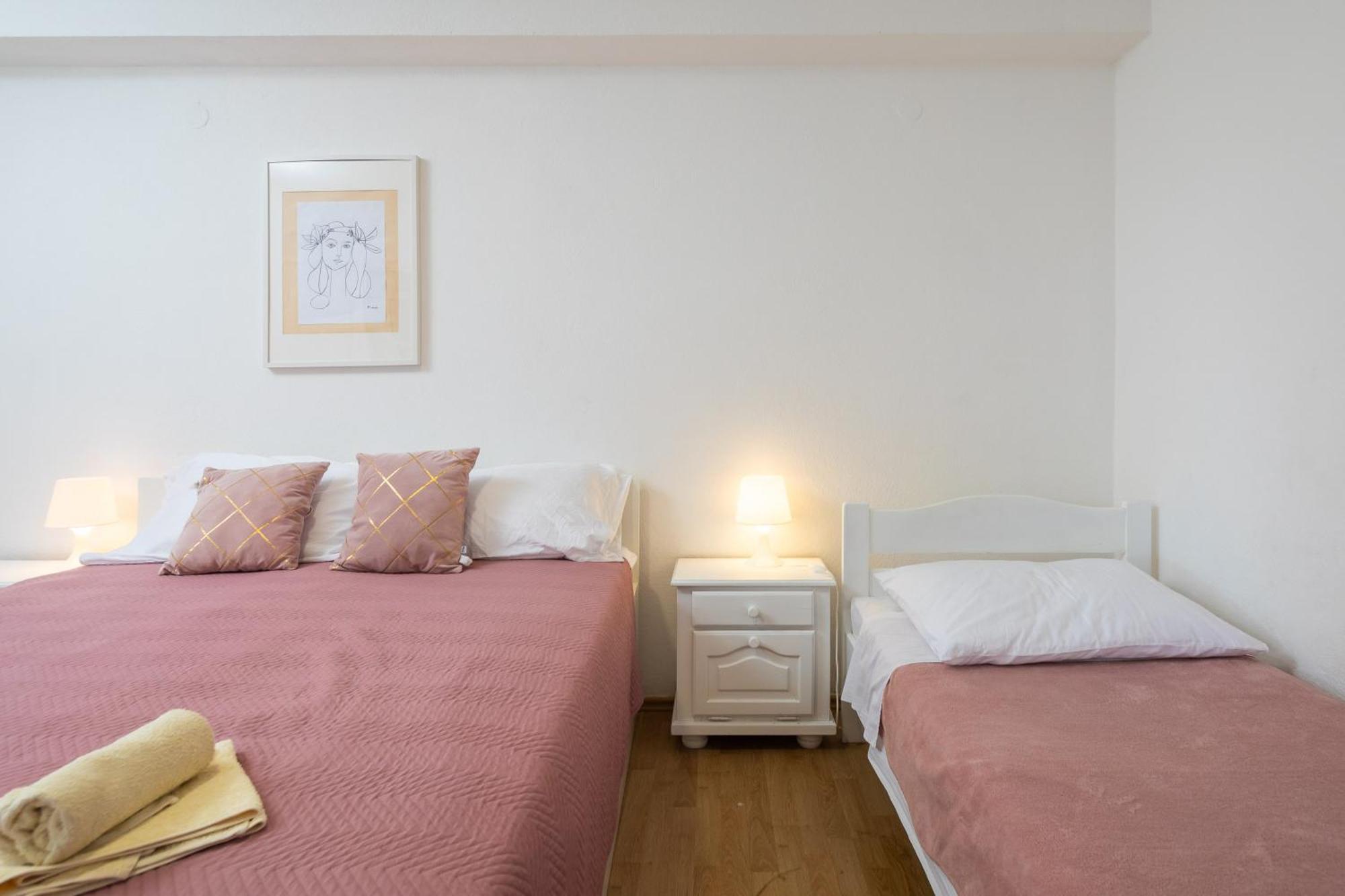 Apartments Roza Оміш Екстер'єр фото