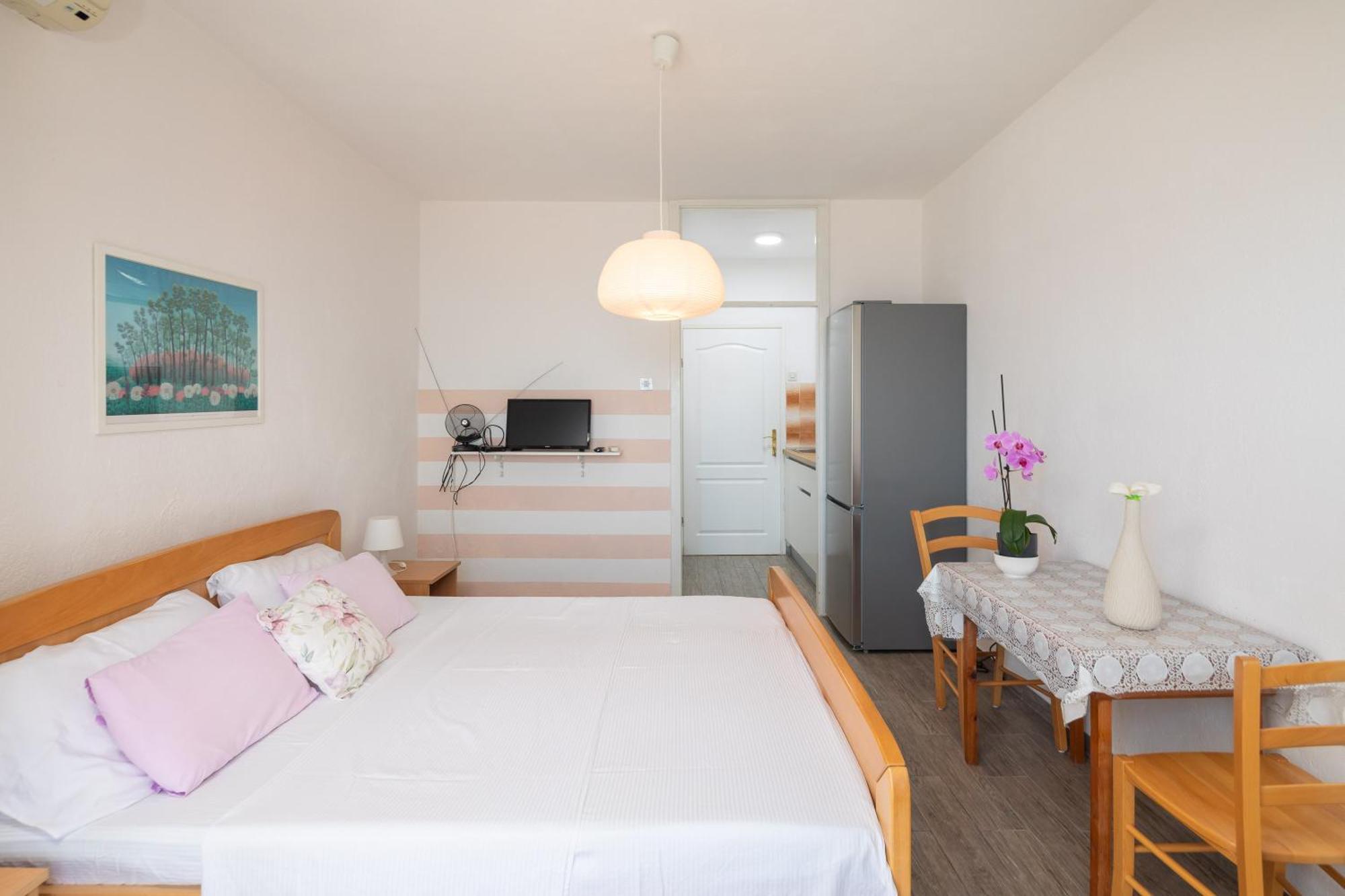 Apartments Roza Оміш Екстер'єр фото