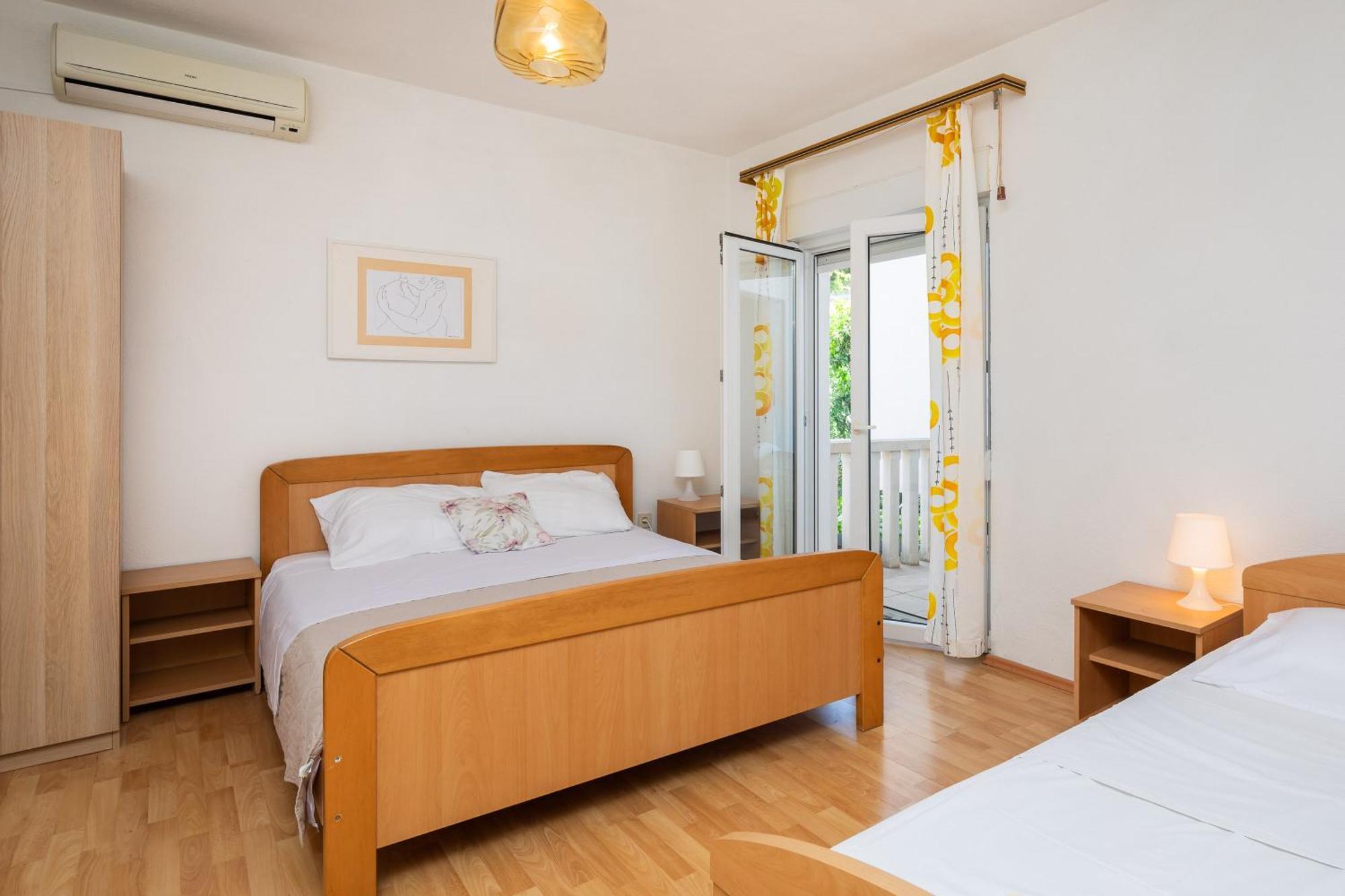 Apartments Roza Оміш Екстер'єр фото