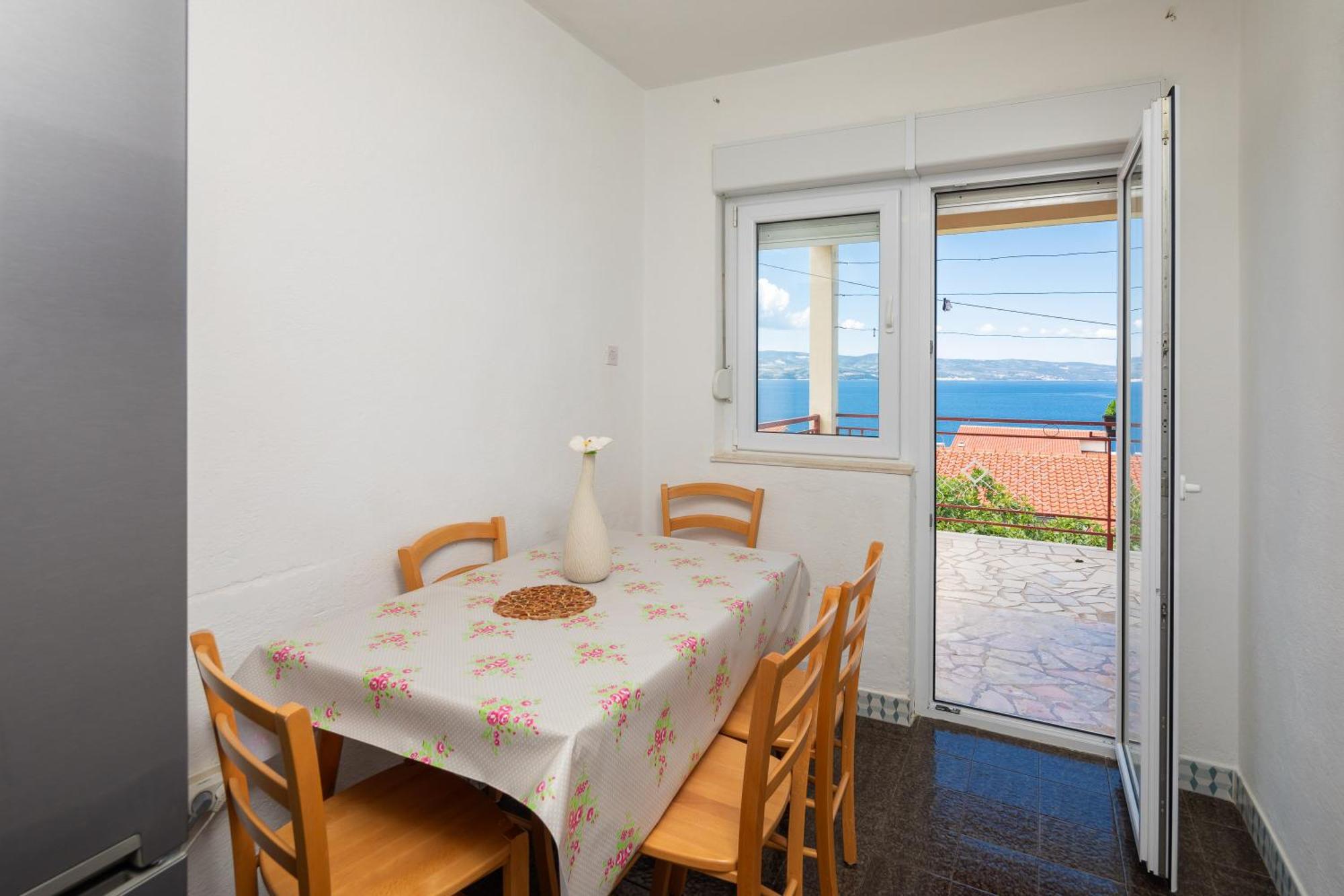 Apartments Roza Оміш Екстер'єр фото