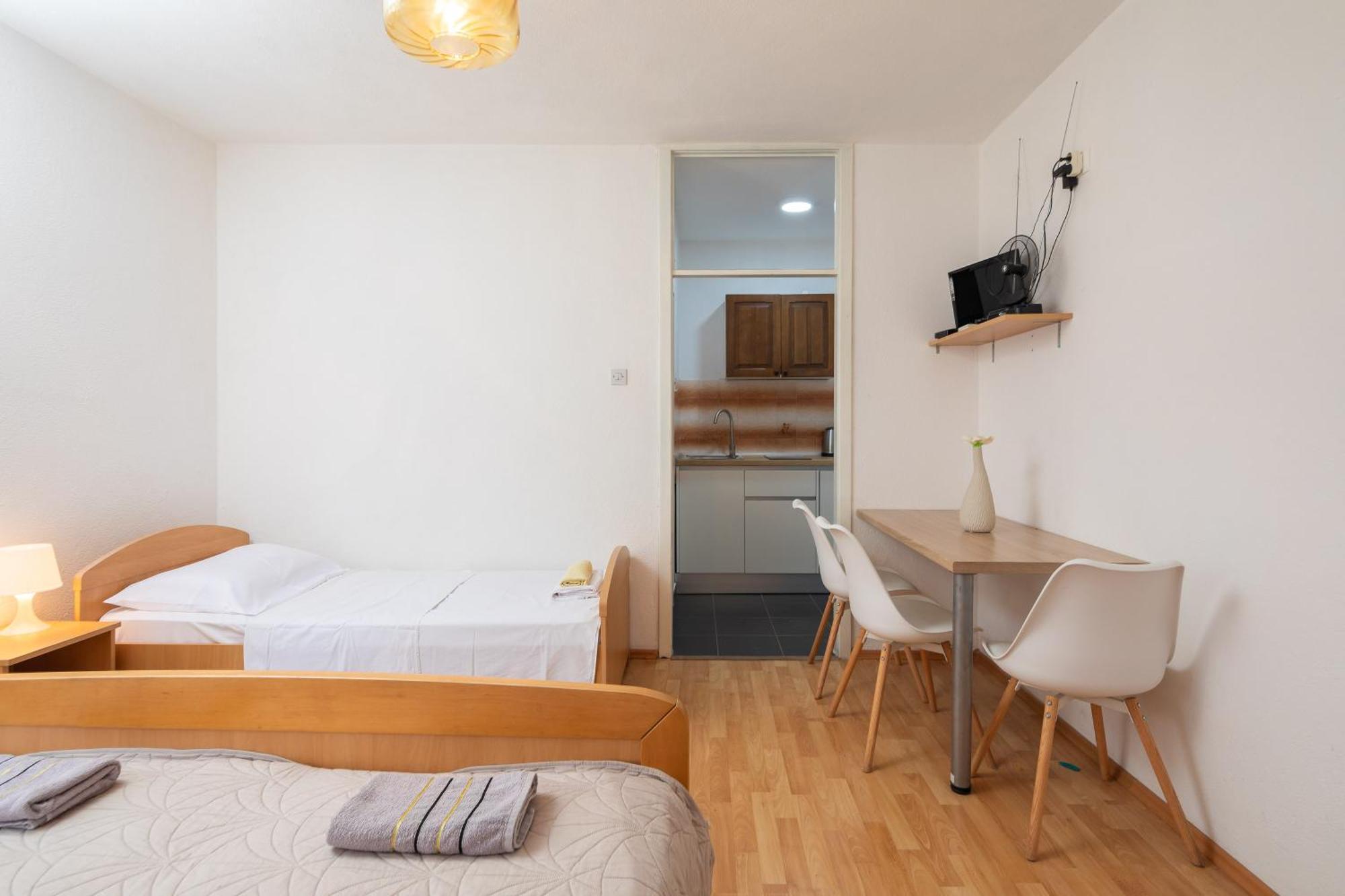 Apartments Roza Оміш Екстер'єр фото
