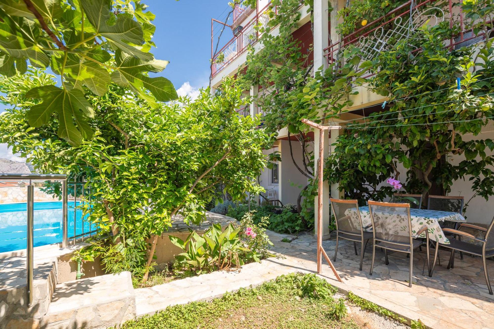 Apartments Roza Оміш Екстер'єр фото